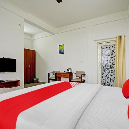Oyo Flagship 81260 Star Lights Hotel Munnar Buitenkant foto
