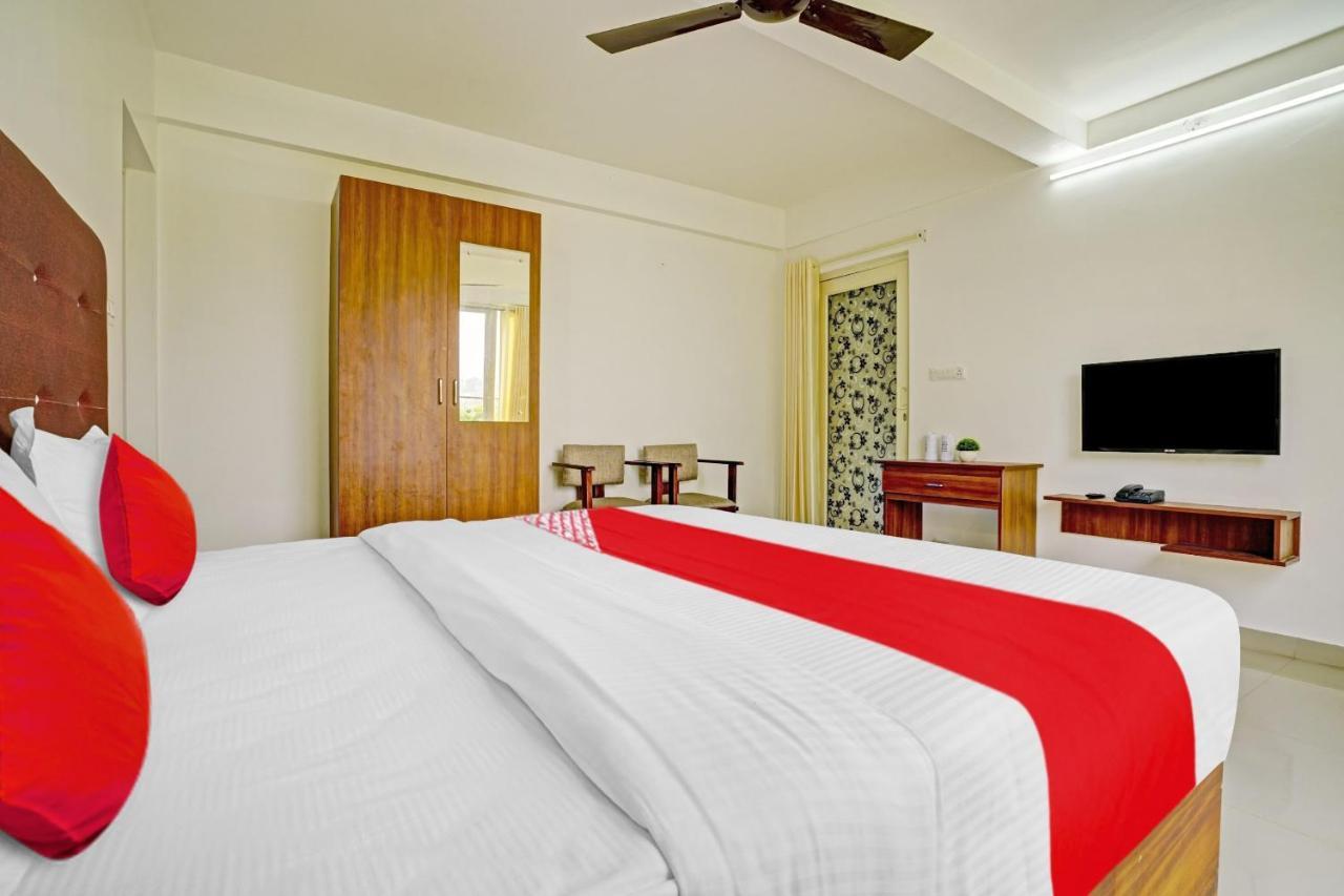 Oyo Flagship 81260 Star Lights Hotel Munnar Buitenkant foto