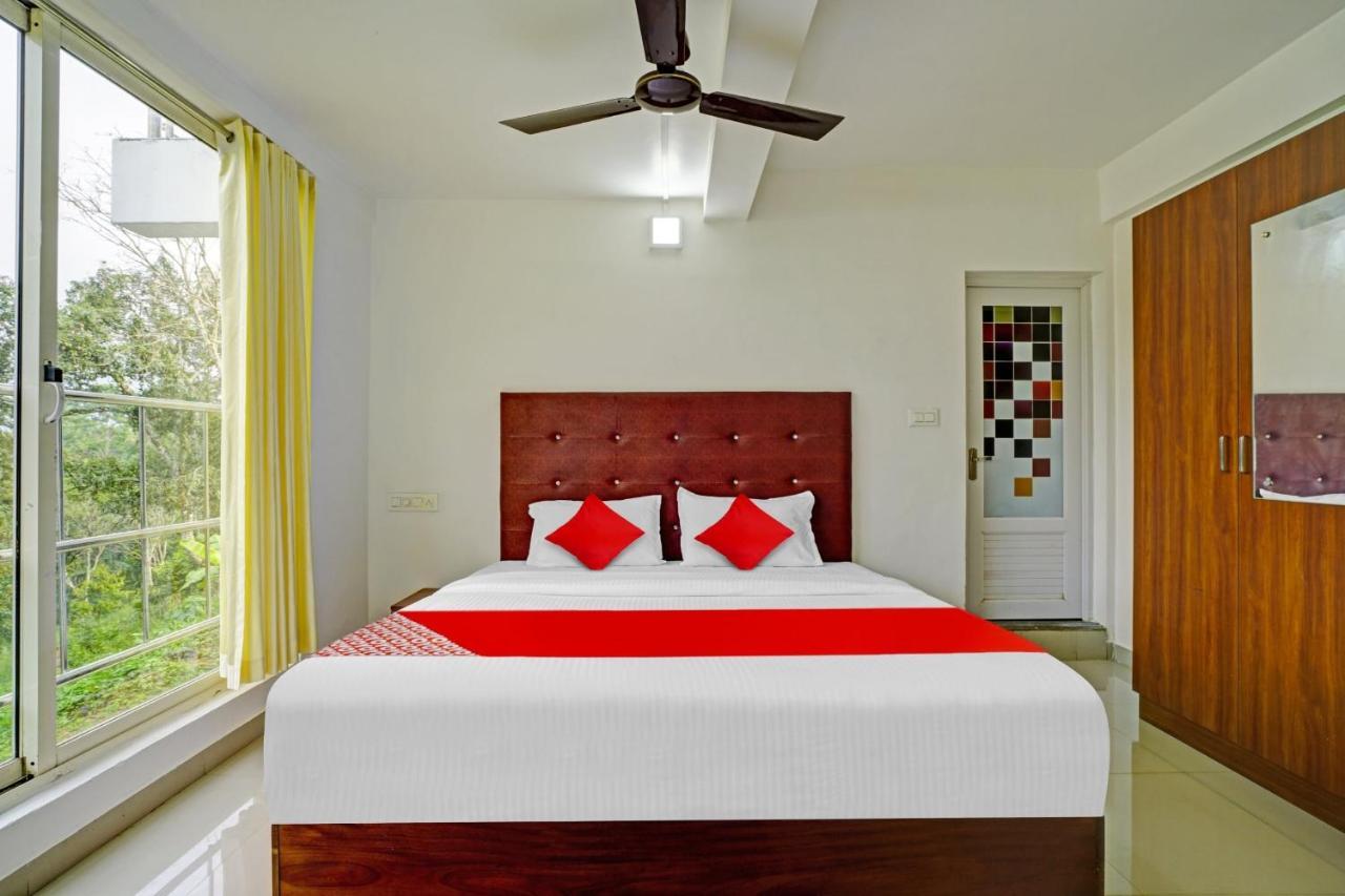 Oyo Flagship 81260 Star Lights Hotel Munnar Buitenkant foto