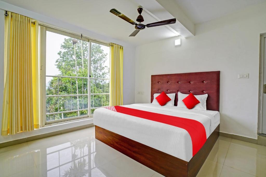 Oyo Flagship 81260 Star Lights Hotel Munnar Buitenkant foto